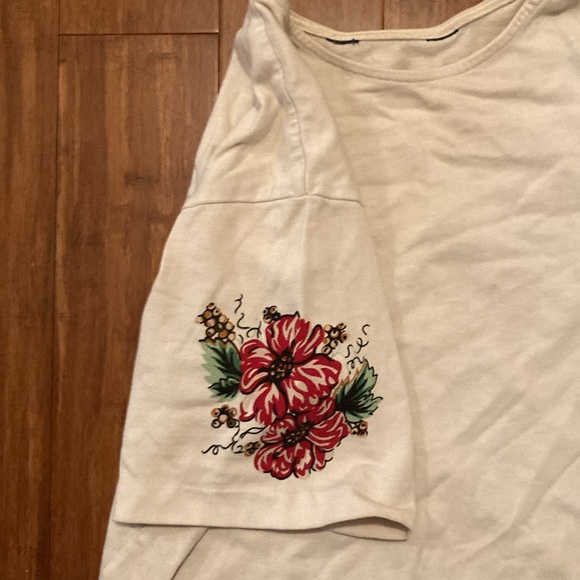 Cropped cream colored tshirt - Picture 2 of 2